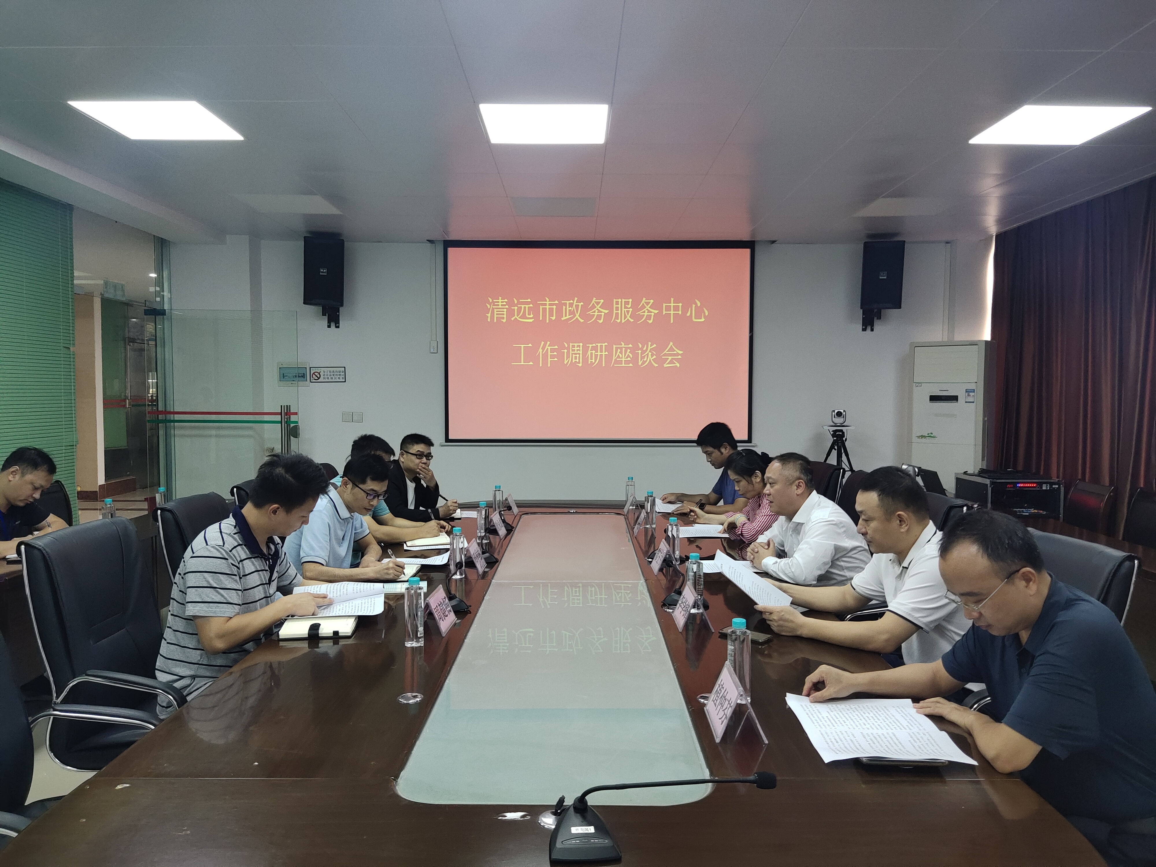 清遠(yuǎn)市政務(wù)服務(wù)中心到陽(yáng)山開(kāi)展調(diào)研指導(dǎo)工作照片2.jpg
